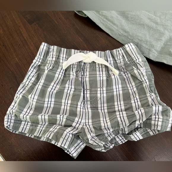 Name your price 🤍 Infant baby carters newborn t shirt shorts green outfit - Picture 3 of 5